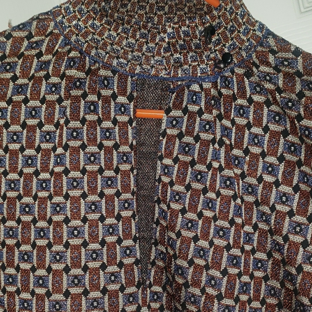 Geometric Patterned Blouse - Picture 5 of 5